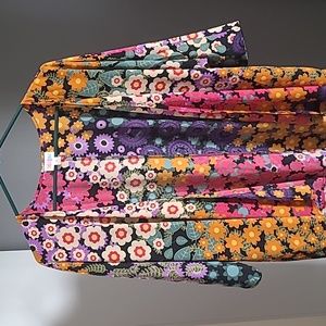 LuLaRoe Lindsay Kimono size medium in multicolored flowers and leaves
